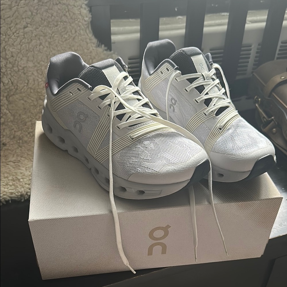On Cloud Running White Glacier Athletic Shoes with Modern Design